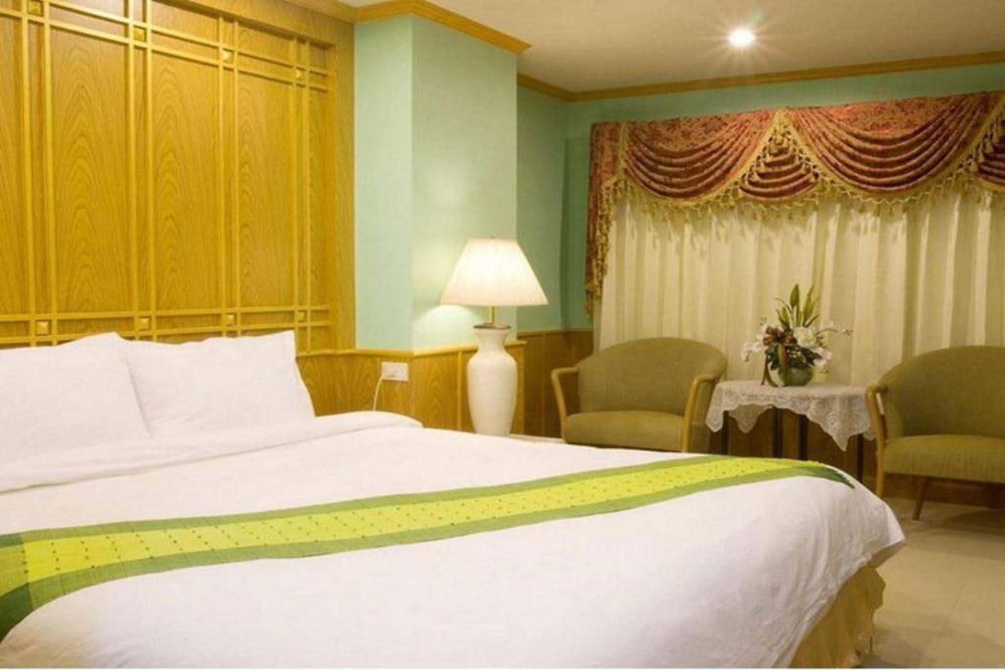 Oyo 280 Thai Garden Resort Бангкок Экстерьер фото