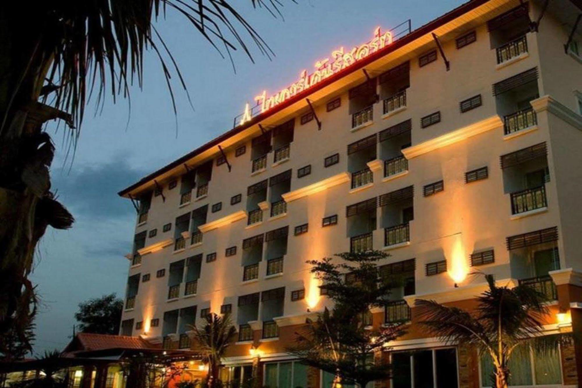 Oyo 280 Thai Garden Resort Бангкок Экстерьер фото