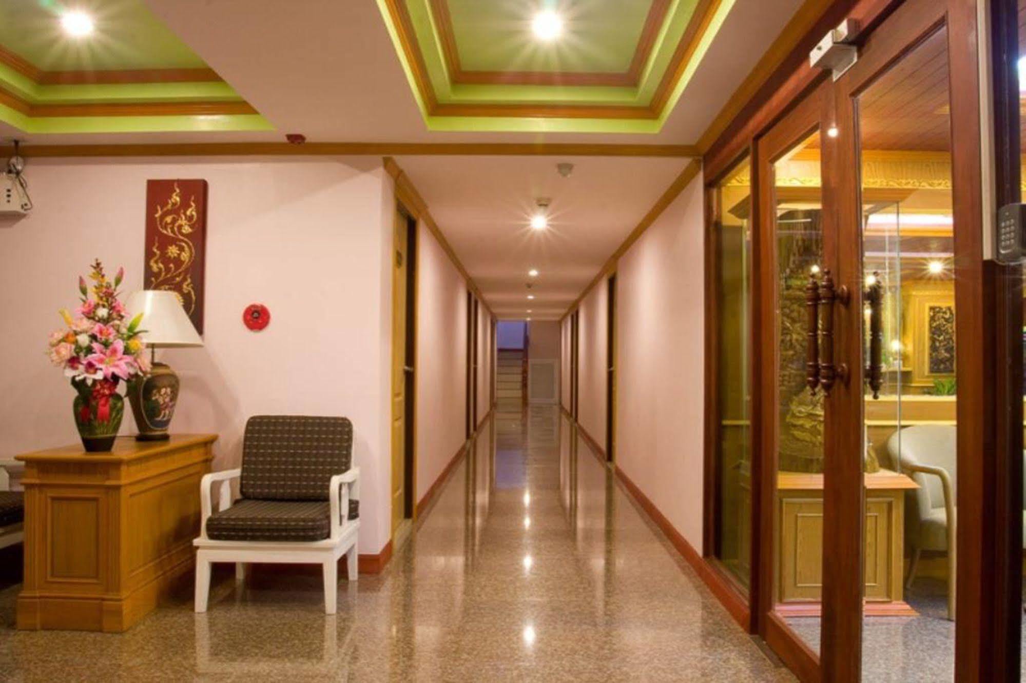 Oyo 280 Thai Garden Resort Бангкок Экстерьер фото